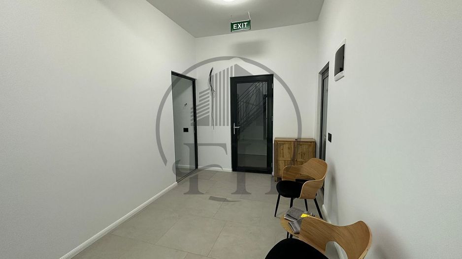 Spațiu de birouri cu o cameră de închiriat în Casa de Cultura, Constanta - Poză 3