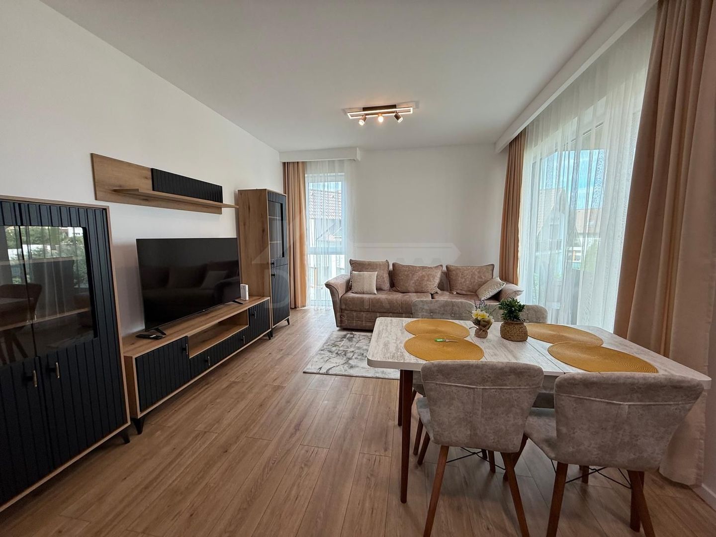 Inchiriez apartament cu 2 camere , bloc nou - Poză 10