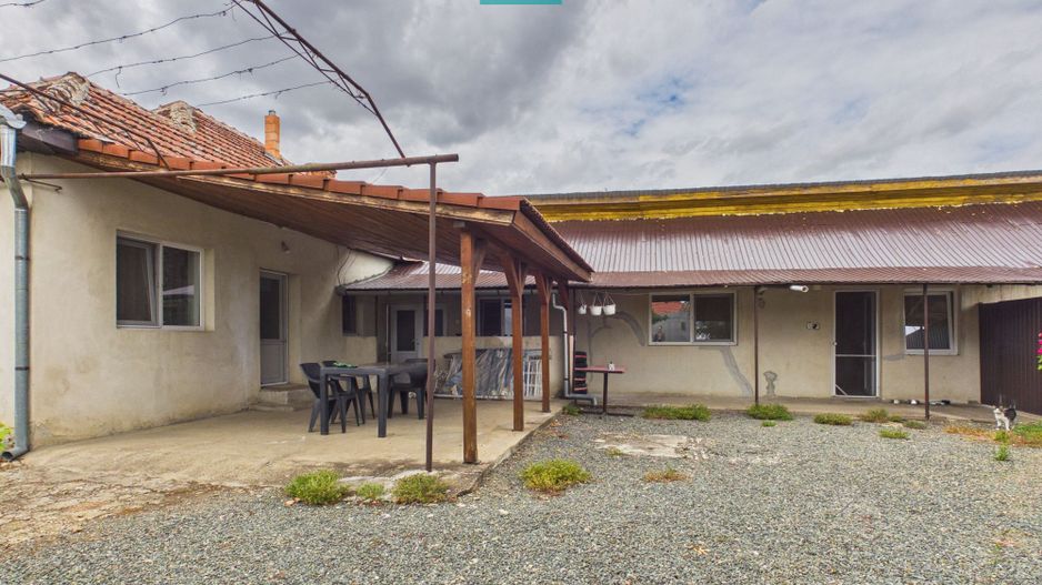 Casă solidă în Curtici cu teren de 1166 mp - Poză 24