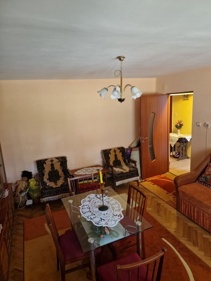 Vând apartament 3 camere - Poză 8