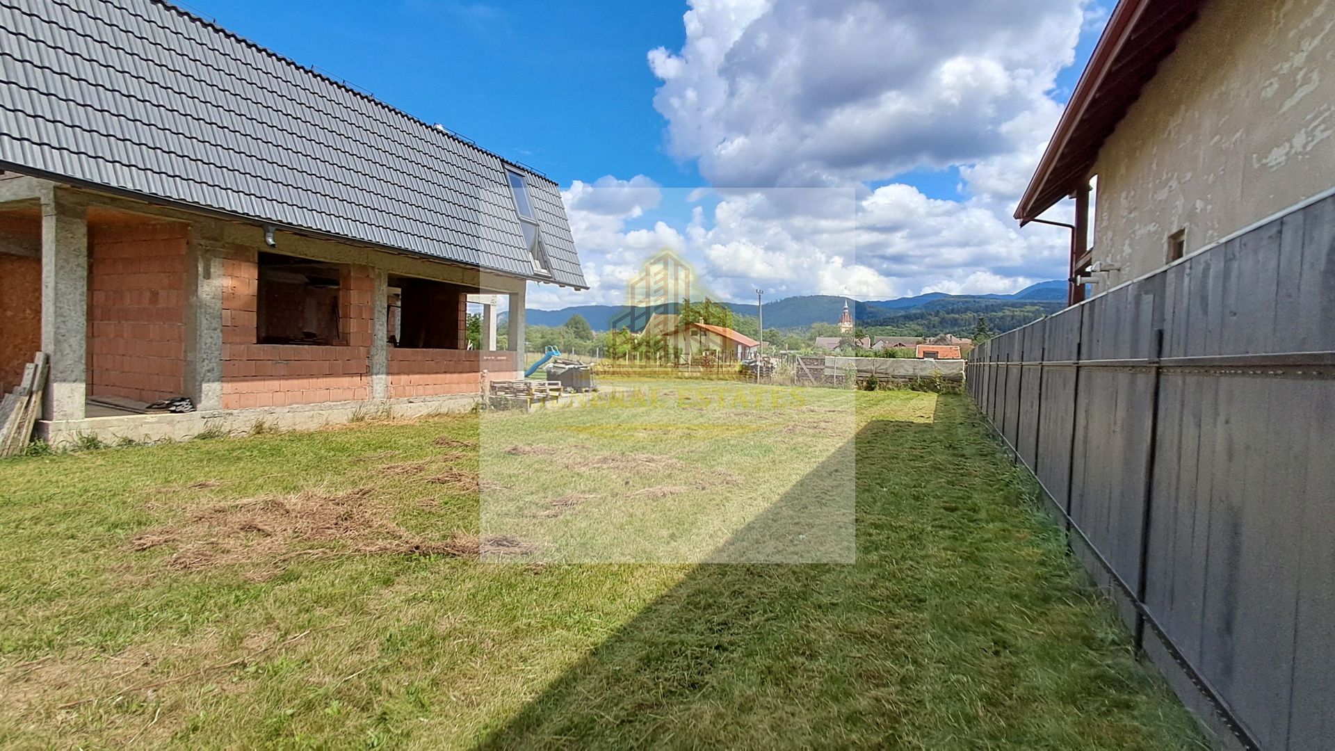 Casa moderna la rosu in Cristian - Poză 6