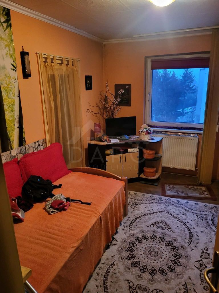 Vând apartament cu 3 camere în Dambu - Poză 2