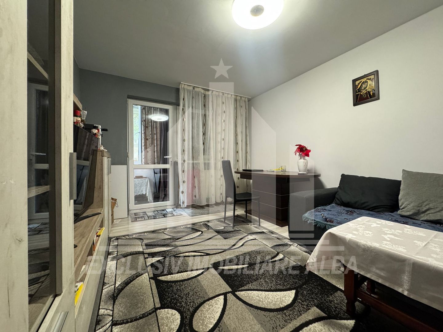Apartament 3 camere decomandate | 67 mp | Curte | Cetate - Poză 1