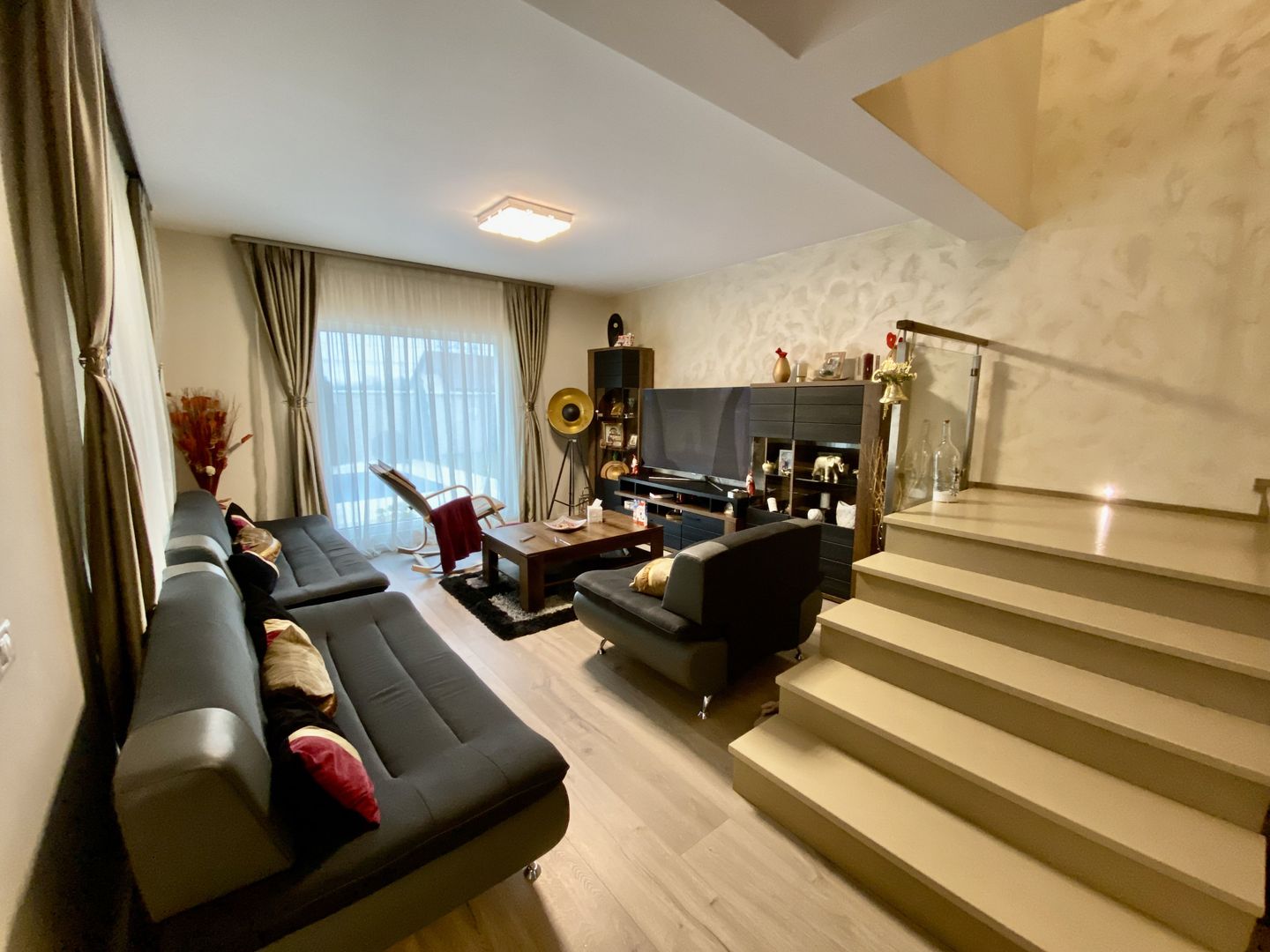 Vila pretabila pentru doua familii - Poză 16