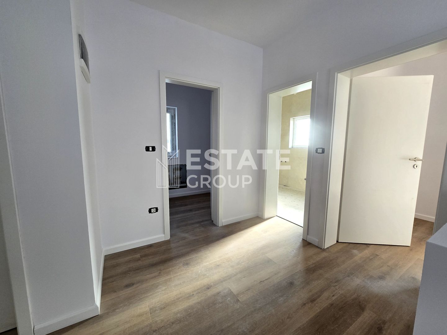 Duplex cu 5 camere despartit prin camera tehnica in Dumbravita - Poză 17