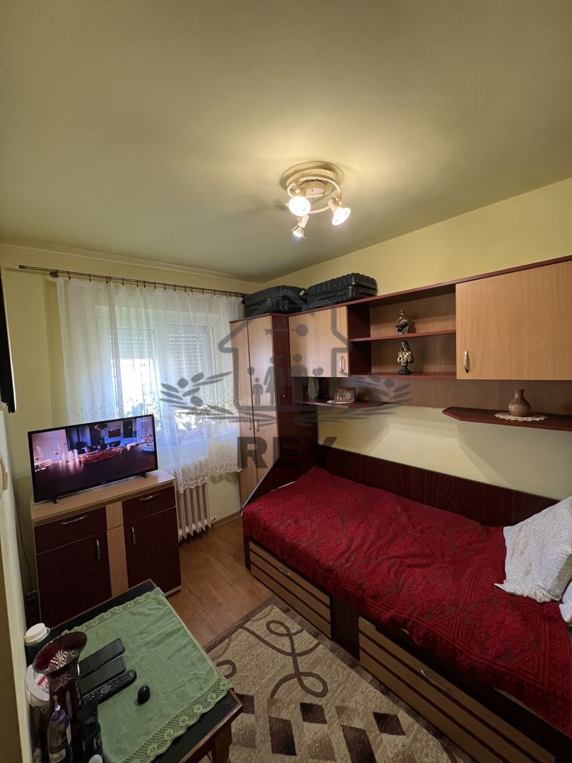 Apartament 3 camere decomandat / Str. V. Aaron - Poză 8