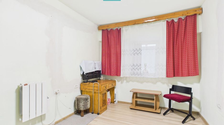 Casă complet renovată în Orțișoara. - Poză 3