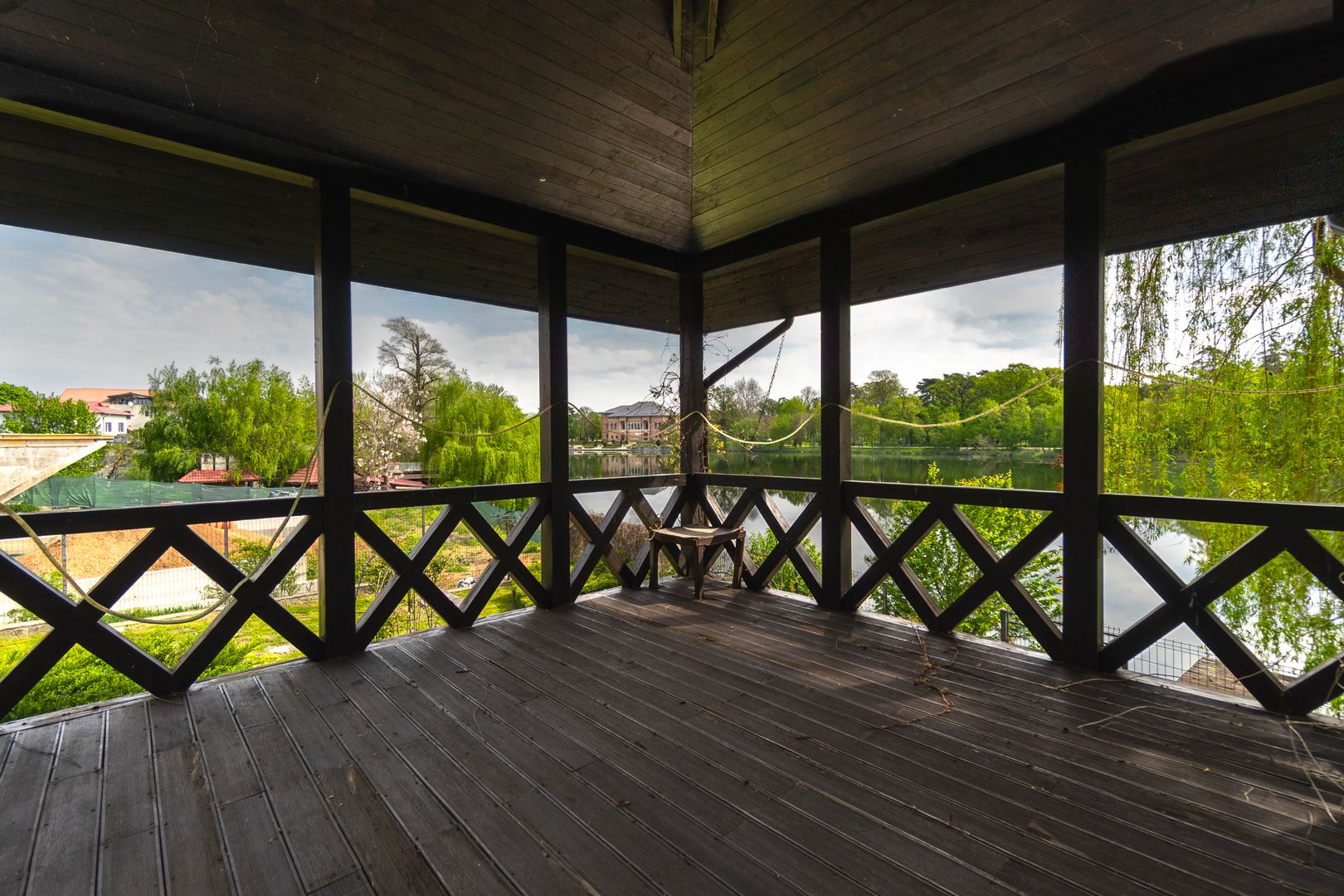 Arhitectura din Piatra si Lemn pe Malul Lacului Mogosoaia - Poză 22