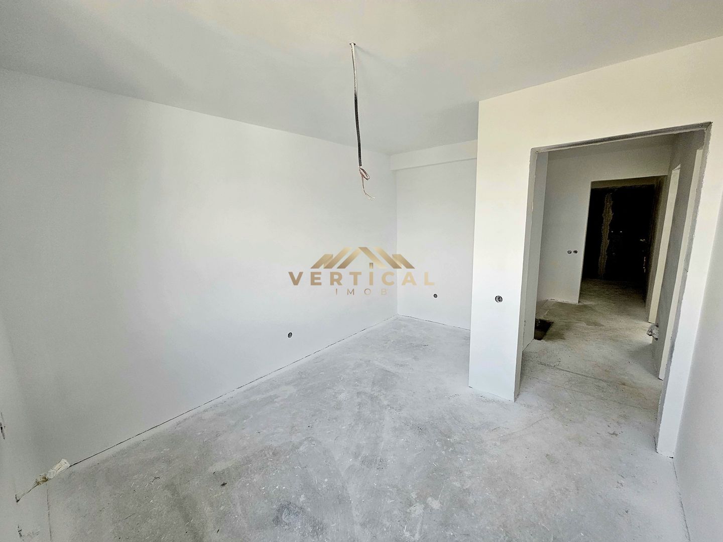 Vila 4 camere | 2 bai | teren 200 mp | Centru comuna - Poză 6