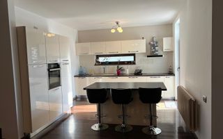 Vila superba cu piscina si anexa camera hobby - Poză 12