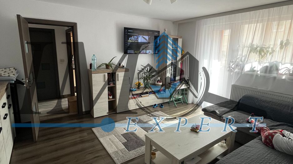 Apartament renovat cu 2 camere de vânzare in Sebeș - Poză 1