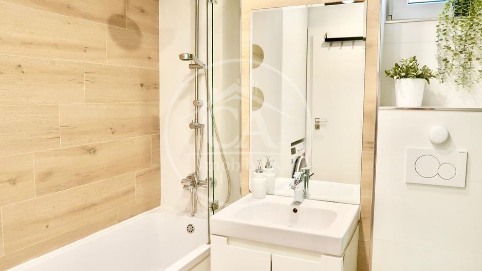 Apartament de vanzare  cu 3 camere Lux in zona Rogerius, Oradea. - Poză 17