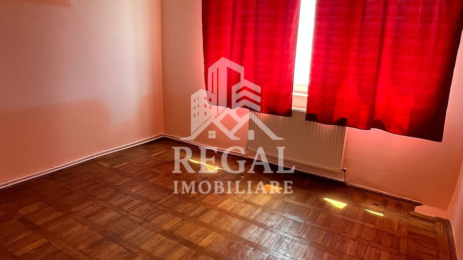 Apartament 3 camere – Ultracentral, vedere spre pietonală și Parc - Poză 9