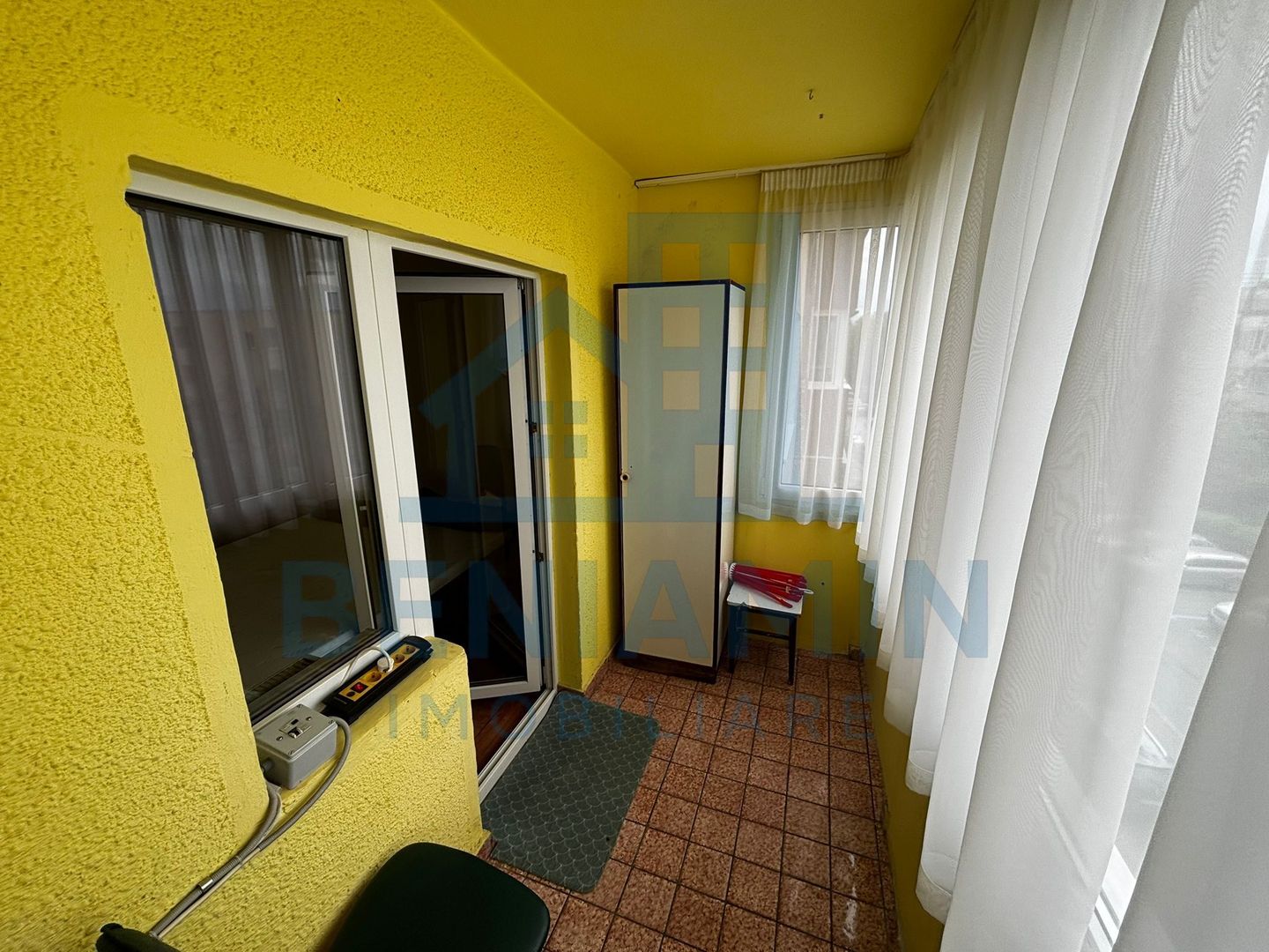 2 Decomandate-51mp-Etaj 3-Balcon-Pivnita-Mobilat-Utilat-Parcare-Triaj - Poză 5