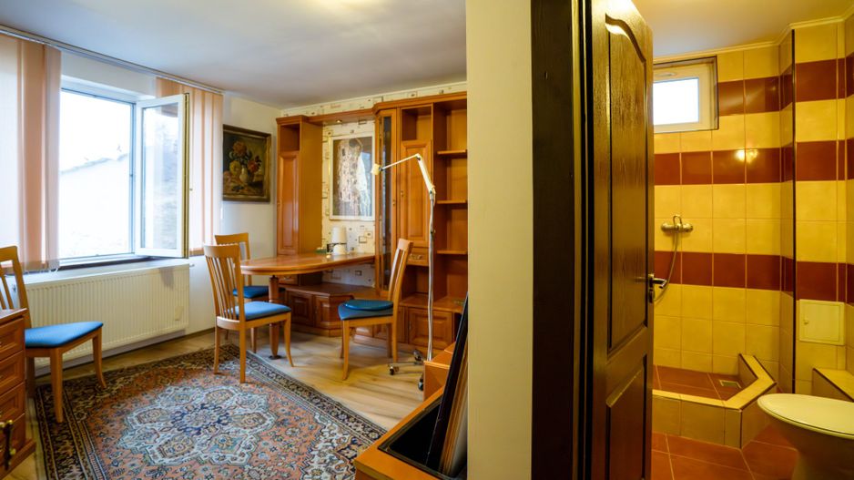 Pensiune cu 12 camere in Baile 1 Mai - Poză 7
