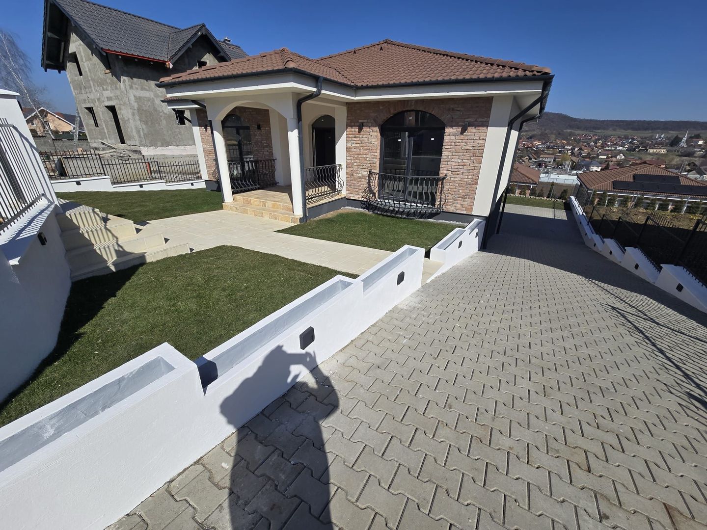 Casa la cheie 4 camere,garaj 60mp.,500mp teren,0%comision - Poză 3