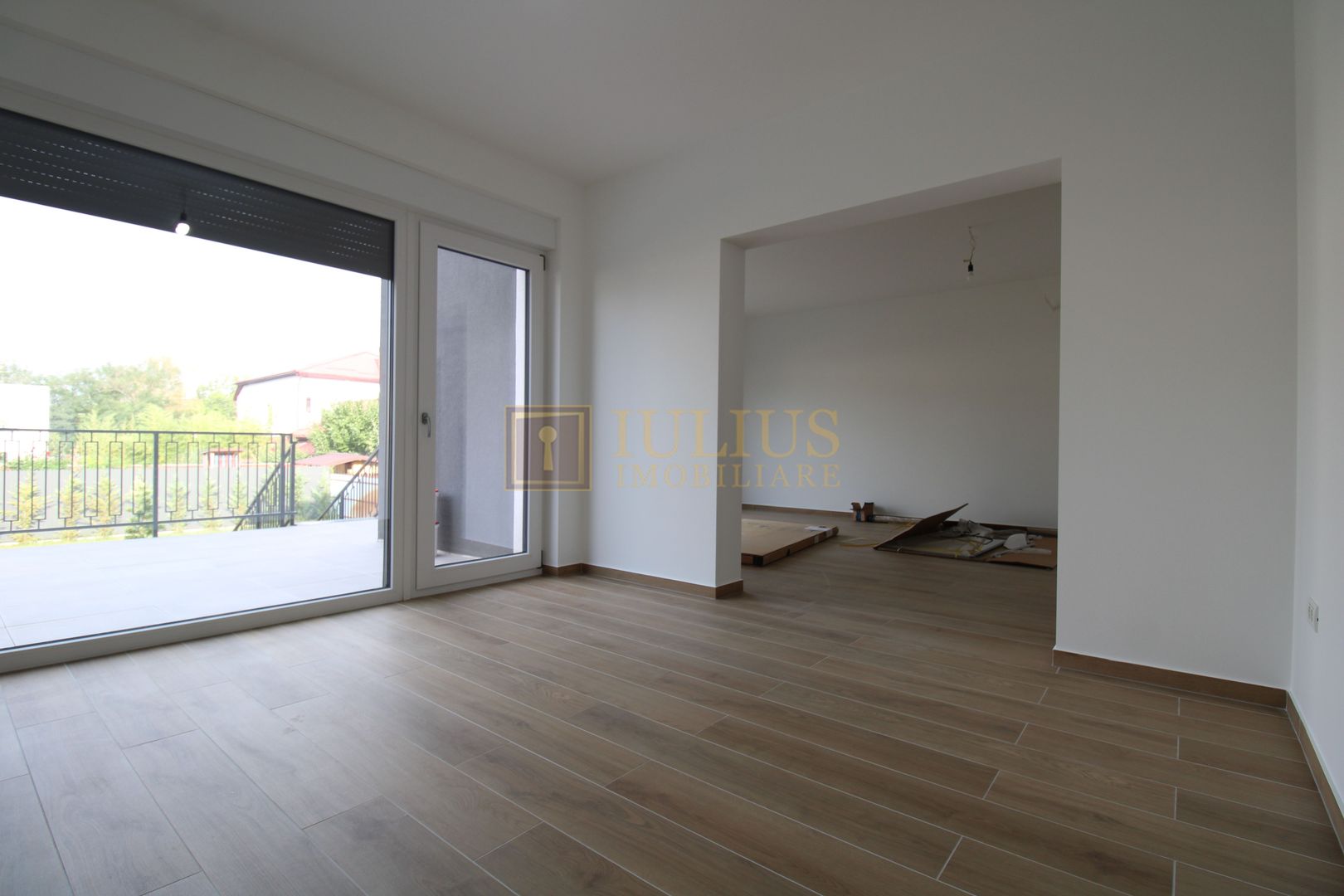 Casa zona Lunei, 5 camere + 3 bai, centrala proprie, rezidential sau birouri ! - Poză 13