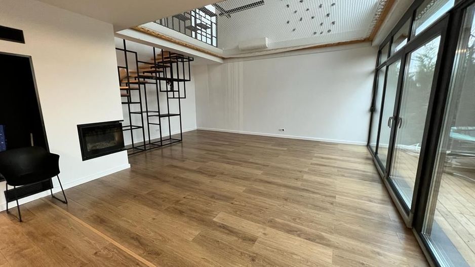 Locuinta moderna spatioasa cu garaj - Poză 2