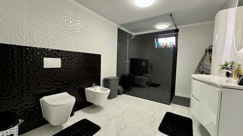 Casă Spațioasă de Vânzare în Ghimbav | Două Apartamente | Teren 579 mp - Poză 9