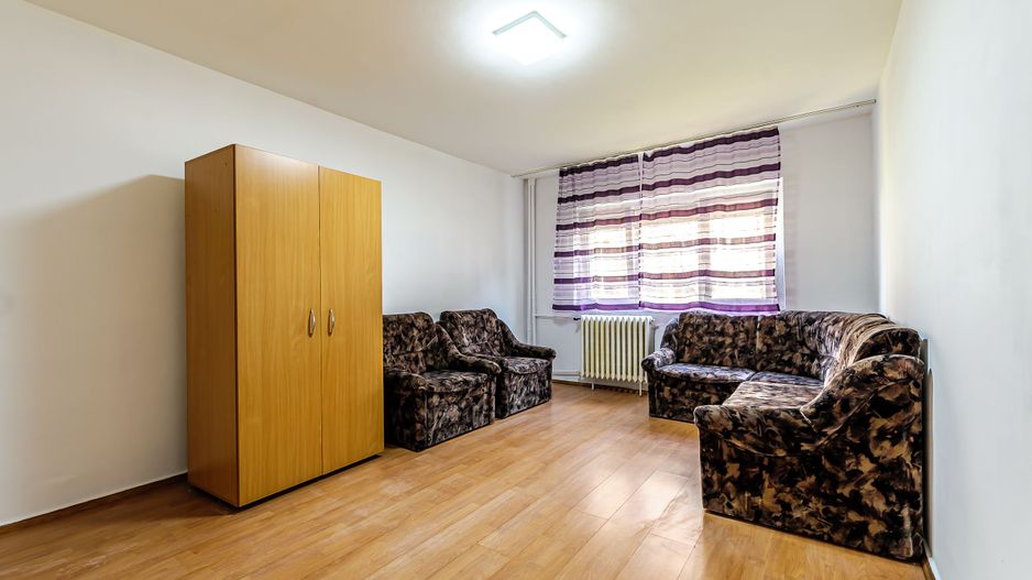 VÂNDUT! Ap la parter, 2 camere, decomandat Zona 300, Micalaca - Poză 2