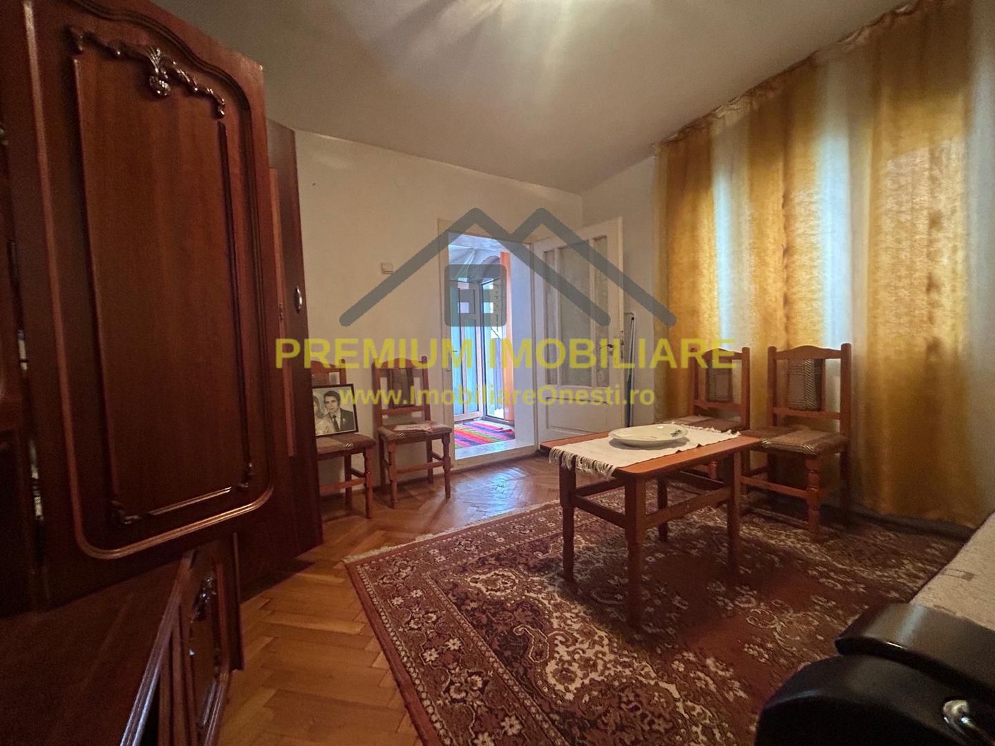 Casă batraneasca+ teren 999 mp intravilan în Oituz - Poză 4