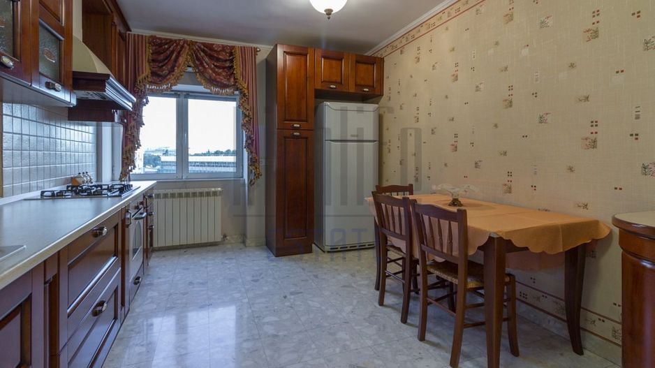 4 Camere de inchiriat, zona Libertății-vedere CASA POPORULUI - Poză 11