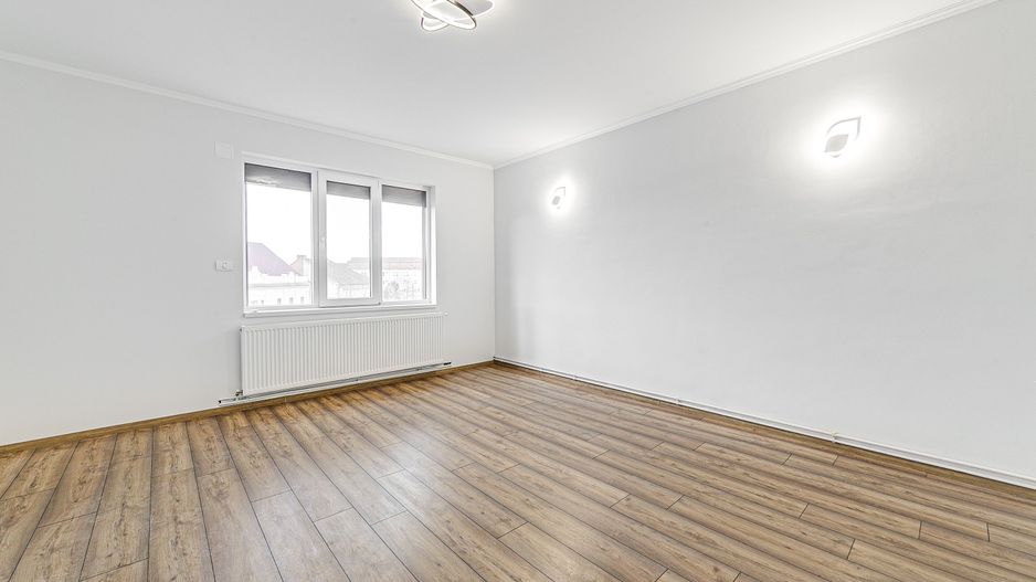 Apartament spațios în zonă centrală - Poză 6