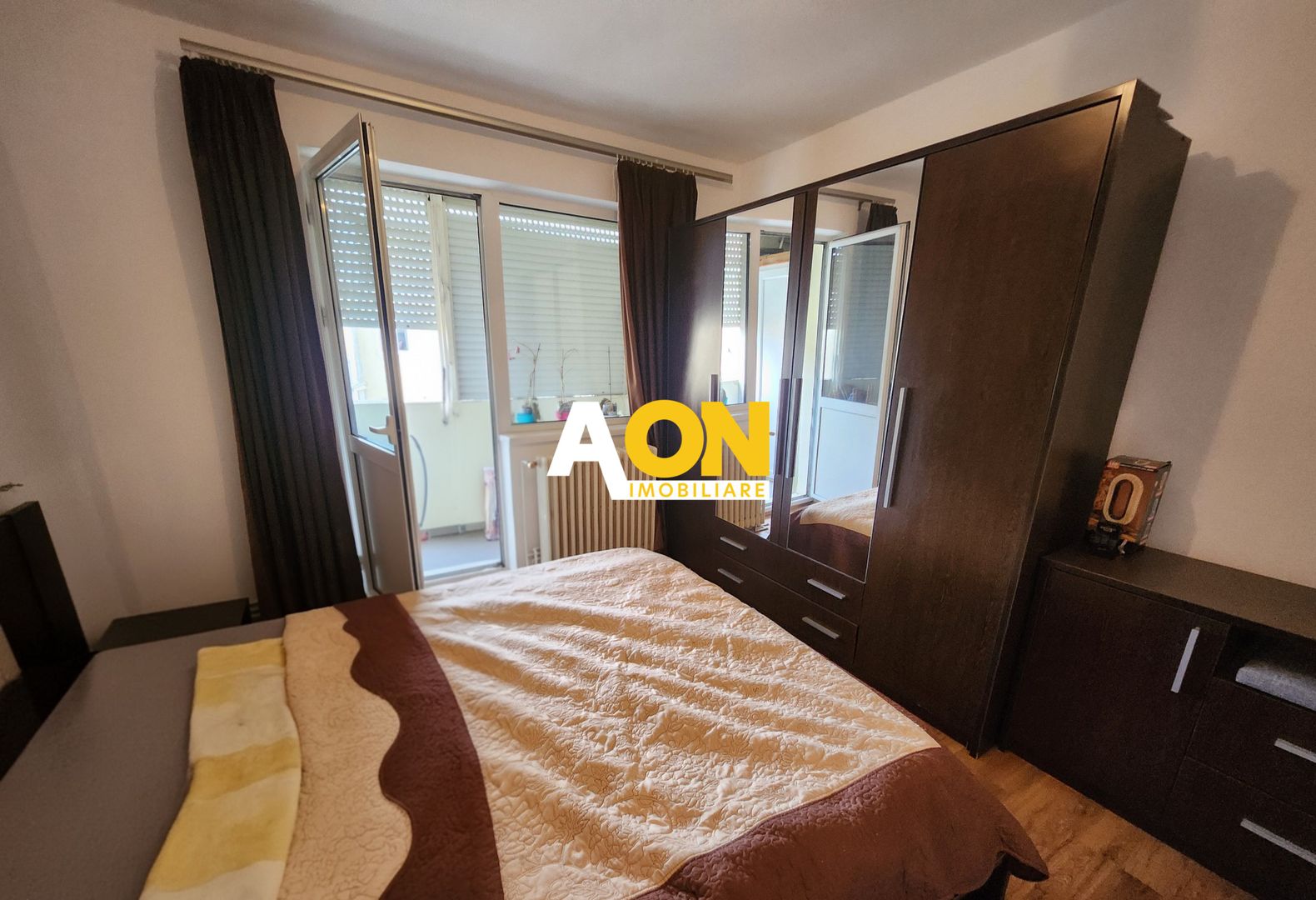 De vanzare apartament 3 camere zona Cetate - Poză 3