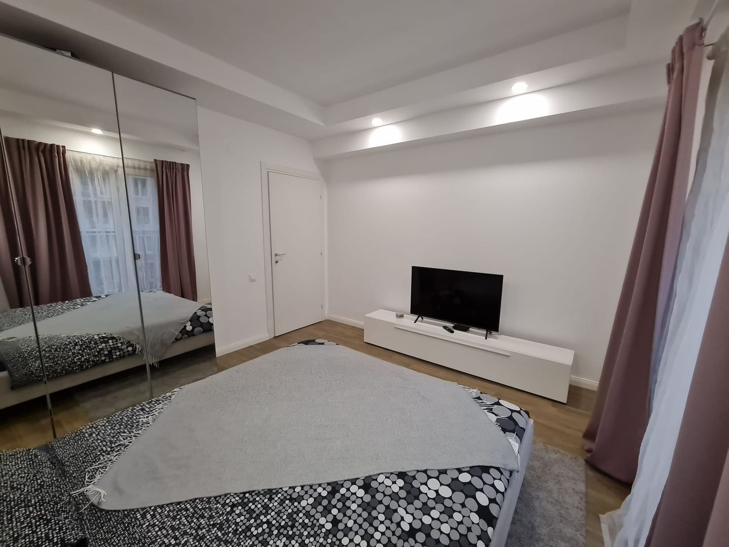 Apartament 2 camere tip studio dublu | Cosmopolis | vedere la piscină - Poză 10