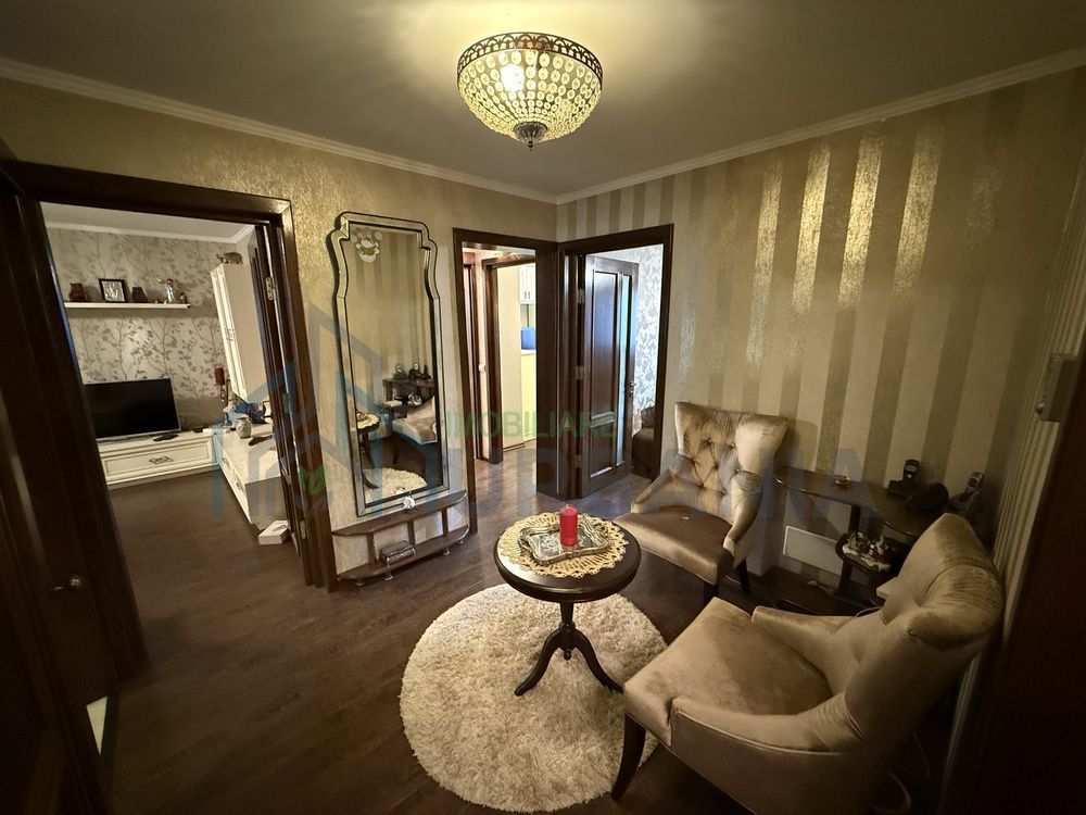 Apartament 3 camere în Iasi, zona centrală Palas - Poză 2