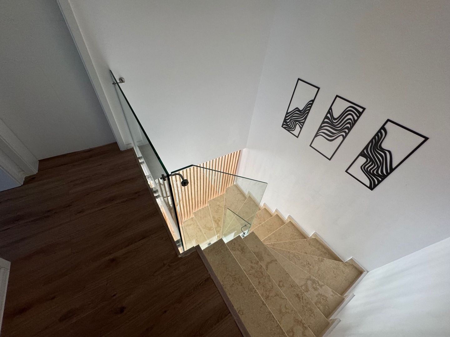 Apartament LUX 3 camere si CURTE Mega 23 august - Poză 8