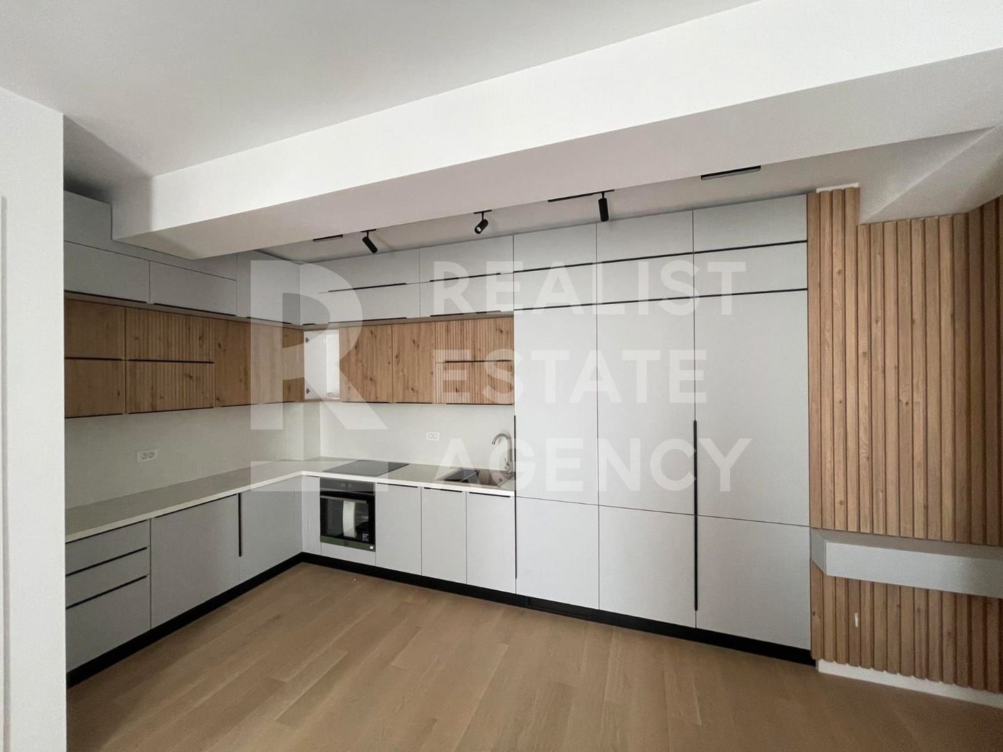 Apartament 3 Camere | Inchiriere | Tunari | 2 locuri de parcare - Poză 1