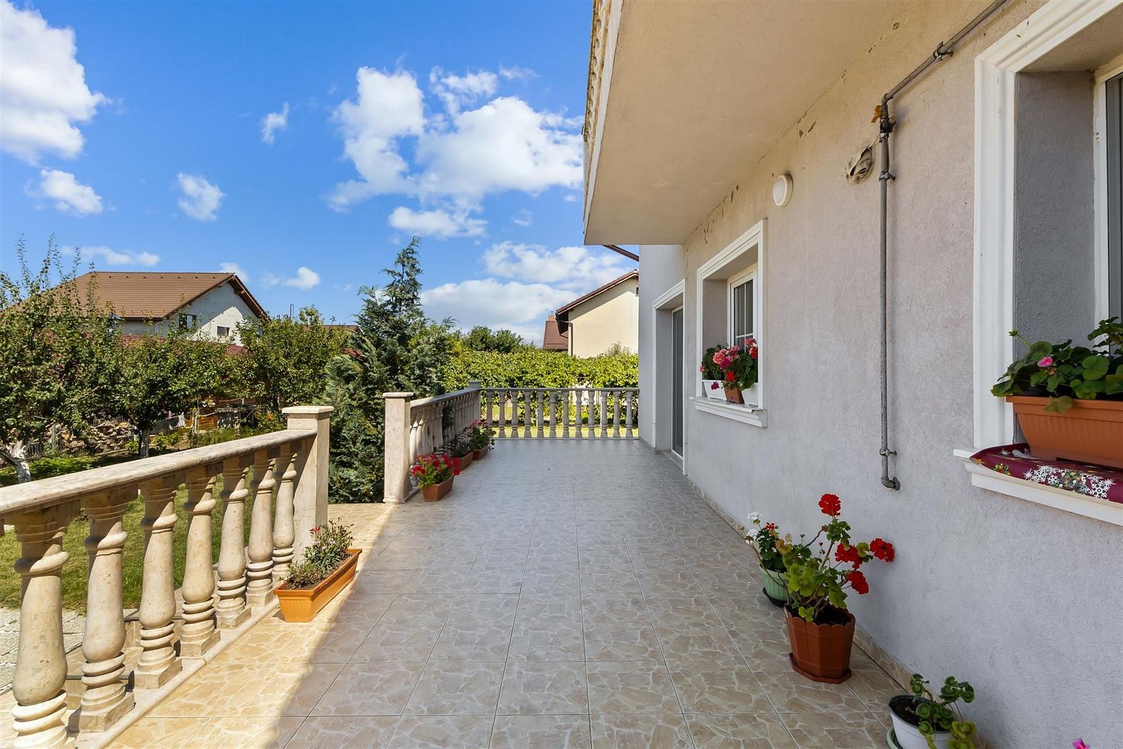 Vila / Casa superba cu 5 camere zona | 1032 mp teren |  Sanpetru Brasov - Poză 9