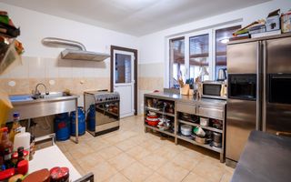 Pensiune cu 12 camere in Baile 1 Mai - Poză 11