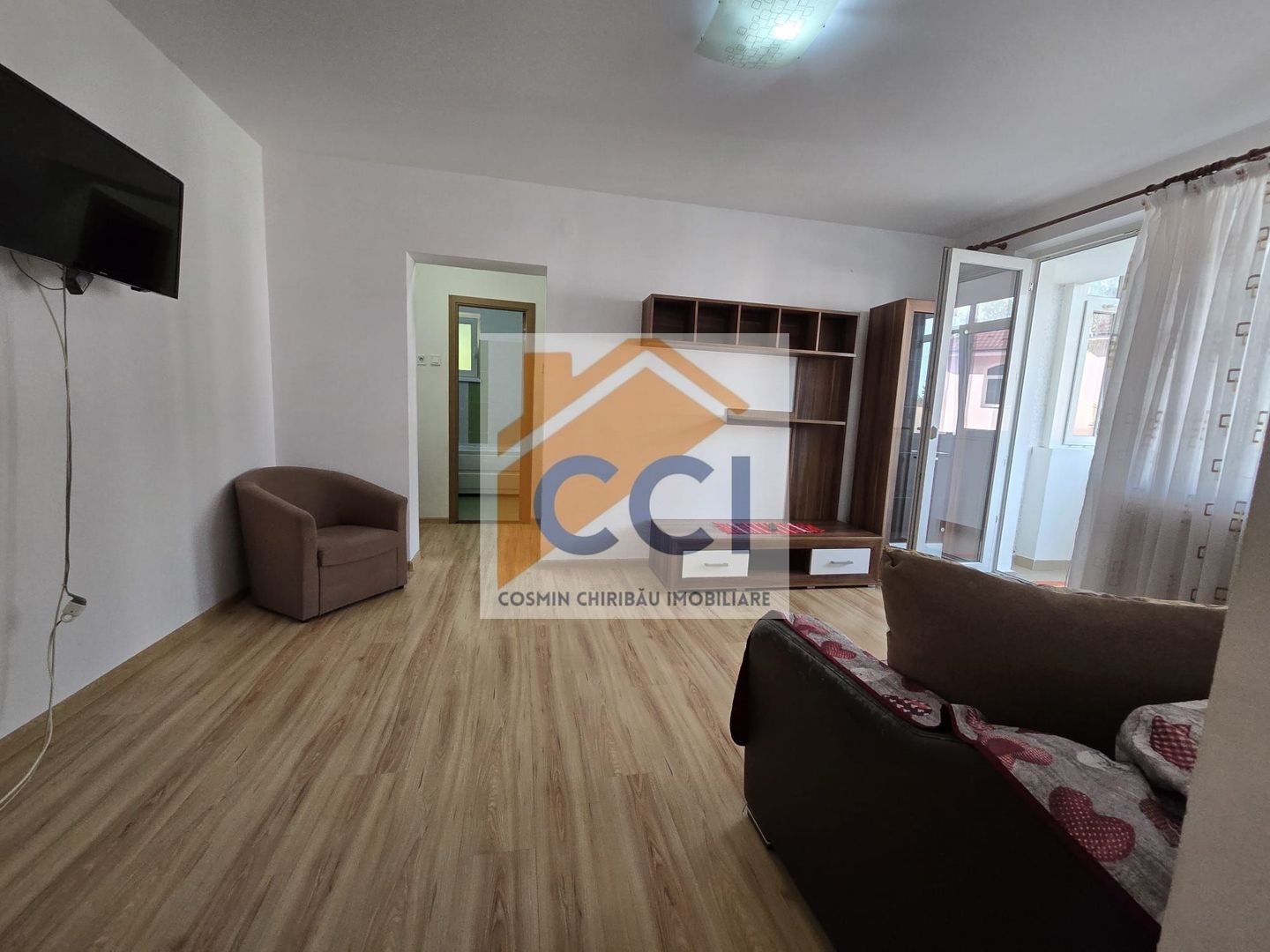 DE VÂNZARE - Apartament cu 2 camere în Bacău - Etaj 1 - Poză 8