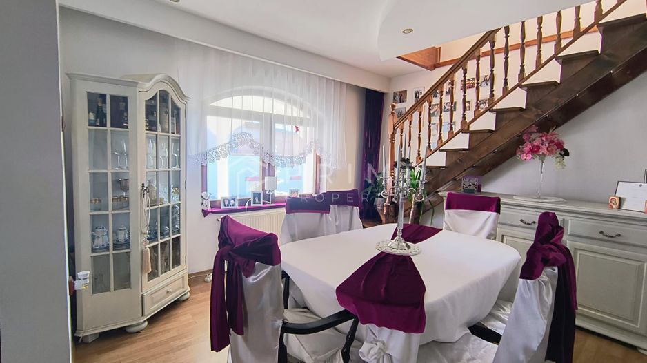 Casa perfectă pentru familie – curte, foișor cu grătar și garaj triplu - Poză 10