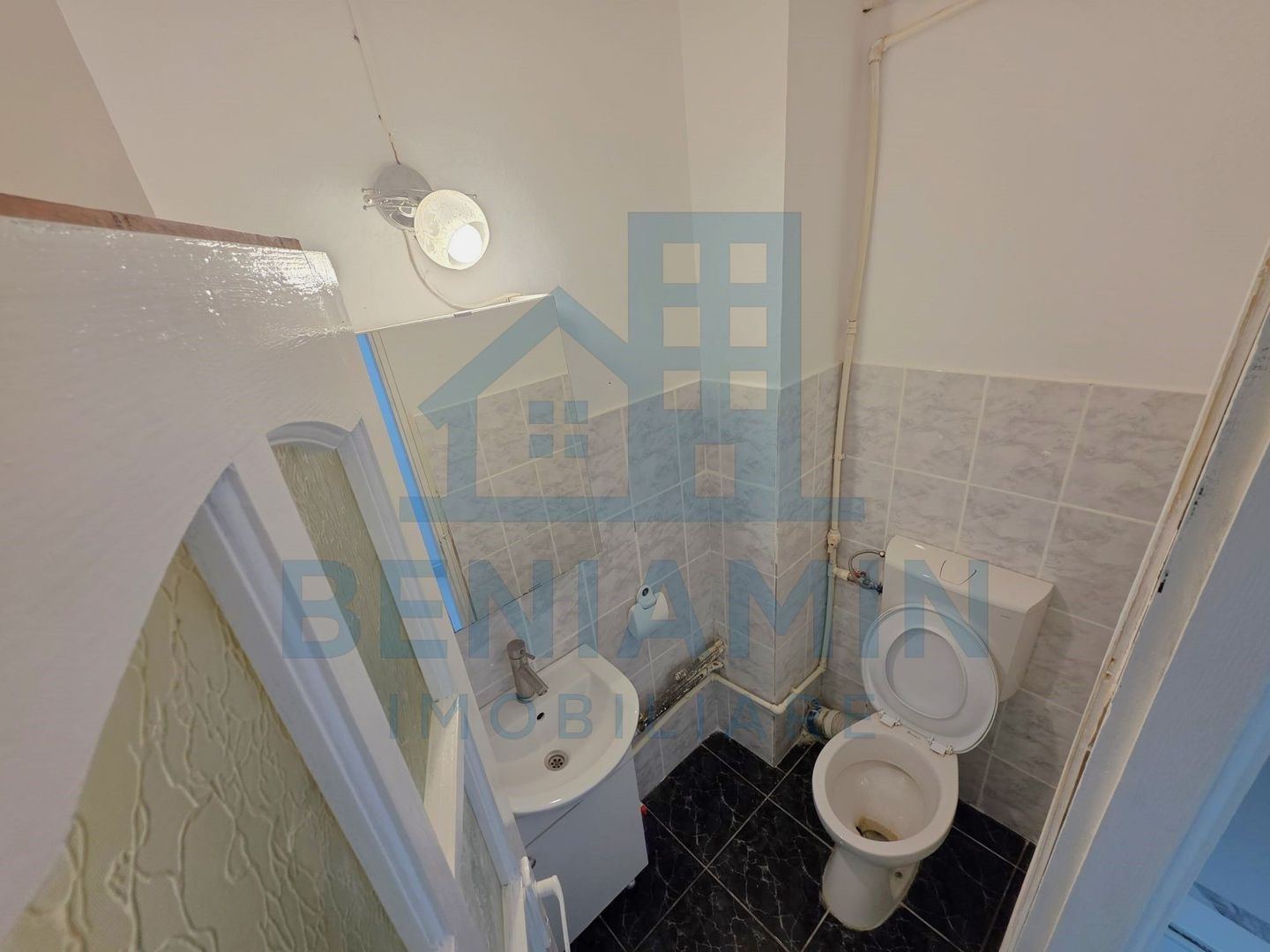 Trei camere doua bai 1Mai etaj 1 -centrala termica -75mp - Poză 6