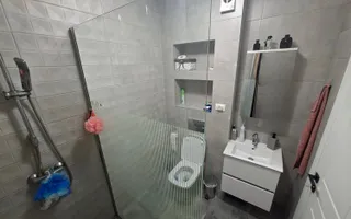 3 camere  bloc nou, 80 mp utili , balcon de 20 m - Poză 15