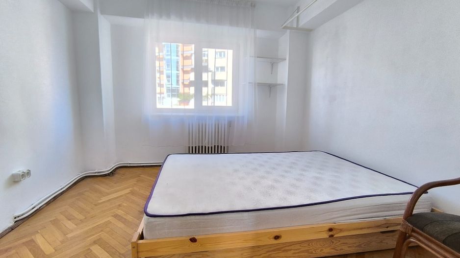 Inchiriere 4 camere Cipariu Centru - Poză 4