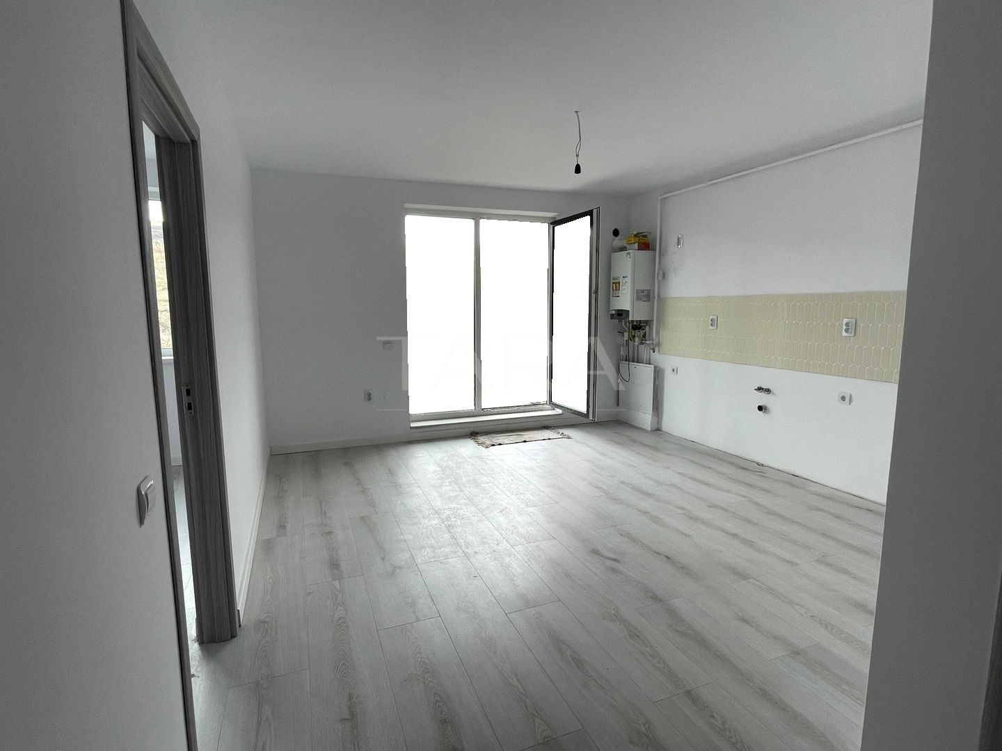 Apartament modern cu 2 camere, grădină proprie, zona Chinteni - Poză 3