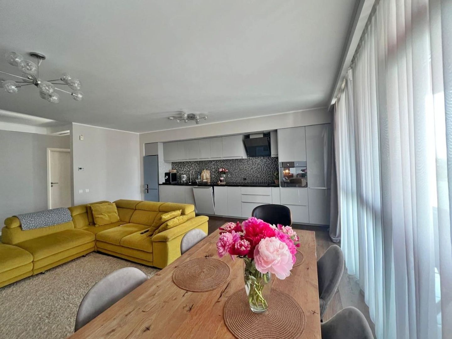 Apartament 3 camere parcare inclusa, Cartierul Ared, Oradea - VANZARE - Poză 1