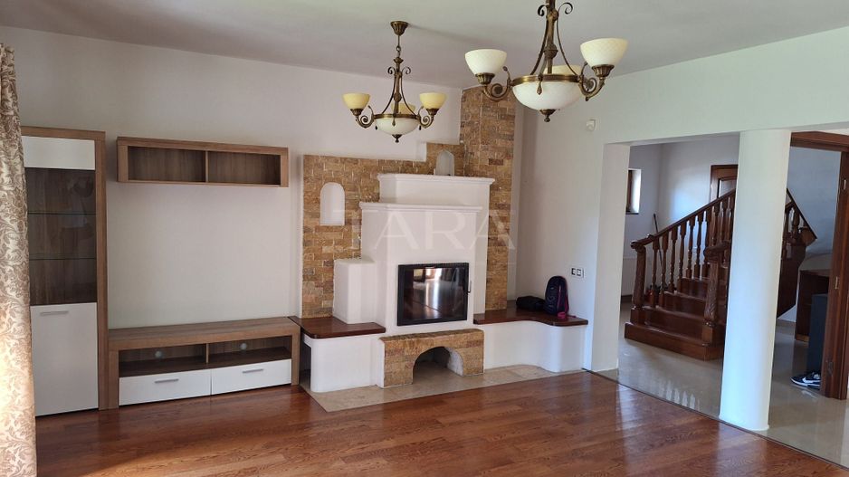 Casa deosebită în Europa – stil clasic, terase și grădină amenajata - Poză 1