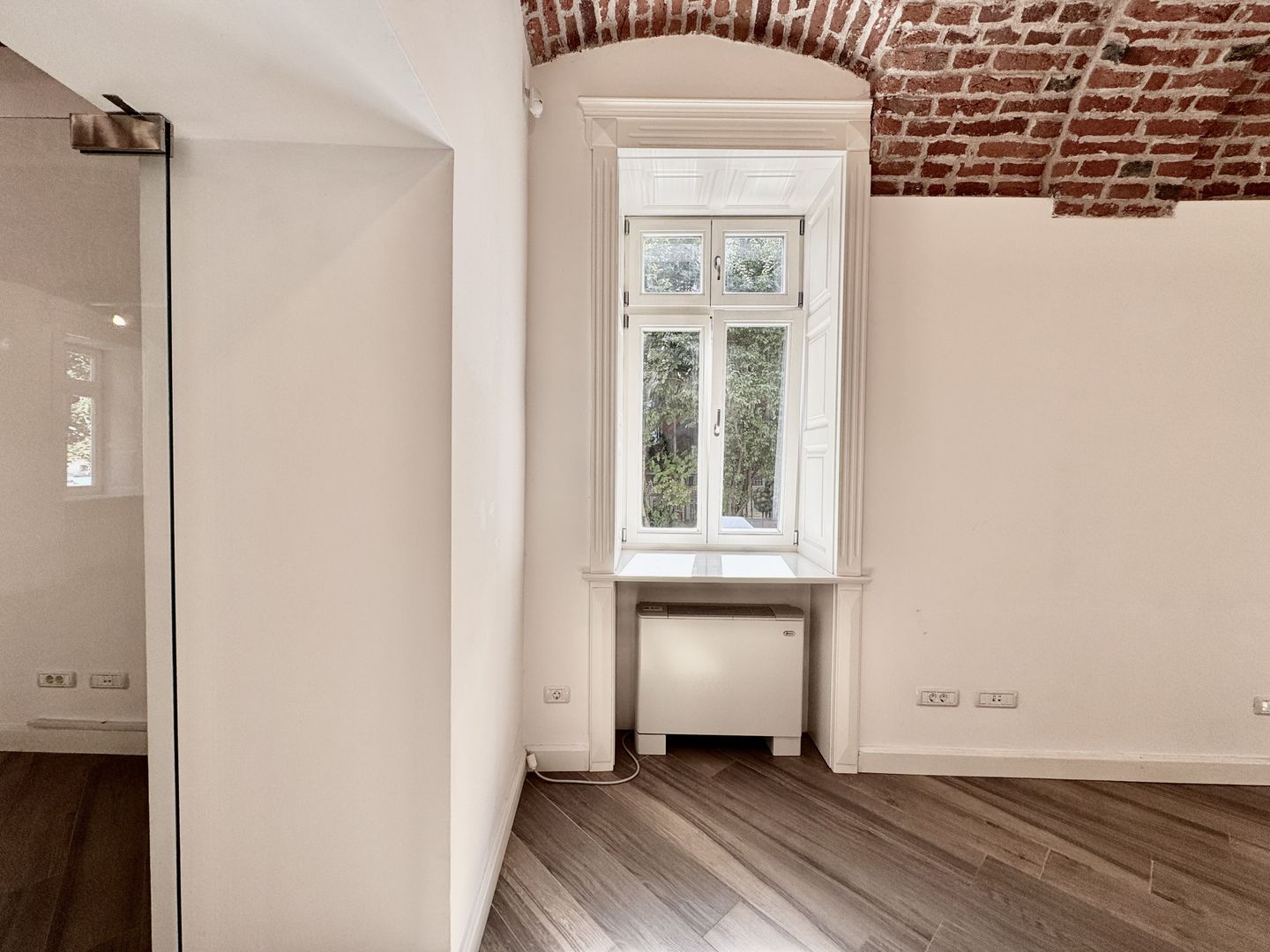 Spatiu birou in cladire istorica restaurata - Poză 7