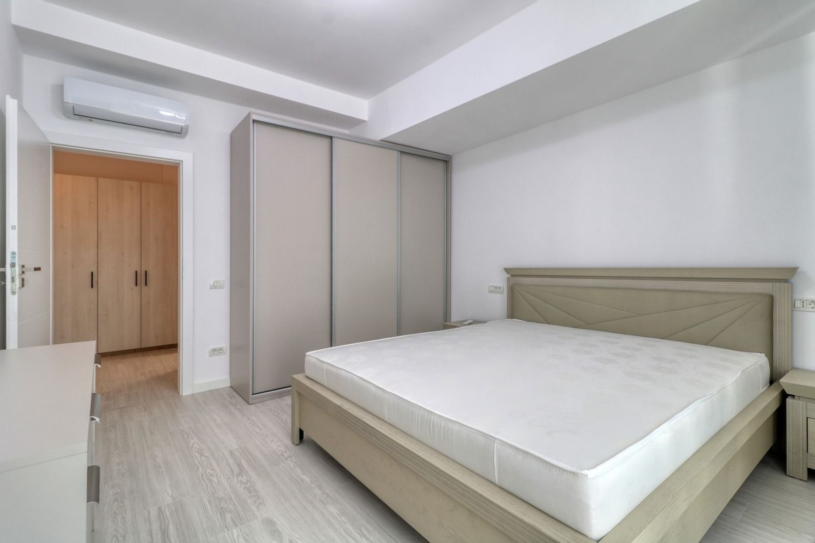 AP. 2 CAMERE DECEBAL, PRIMA INCHIRIERE, PARCARE, INCALZIRE PARDOSEALA - Poză 2