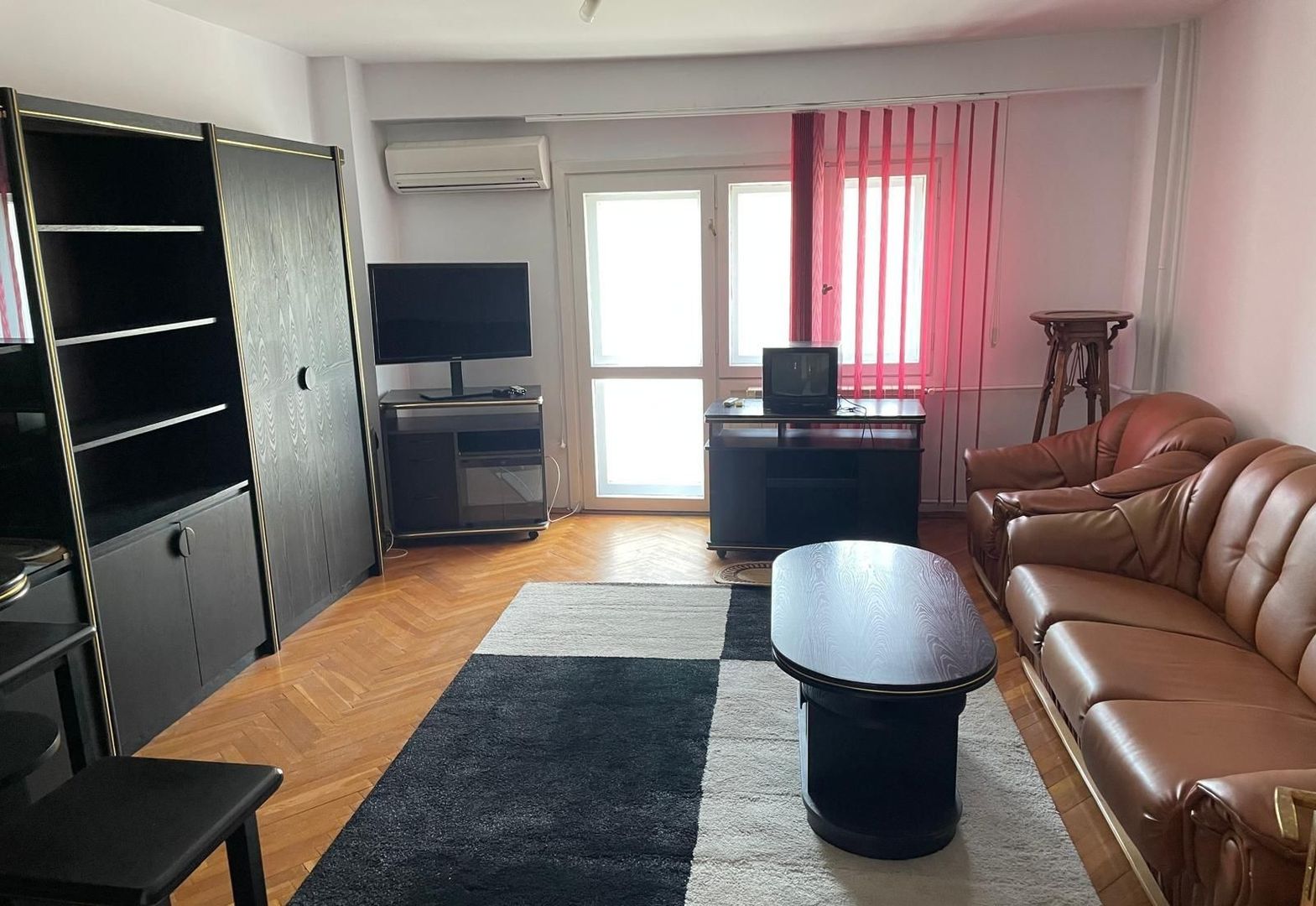 De Închiriat Apartament 3 Camere Unirii- Centrul Civic - Poză 2