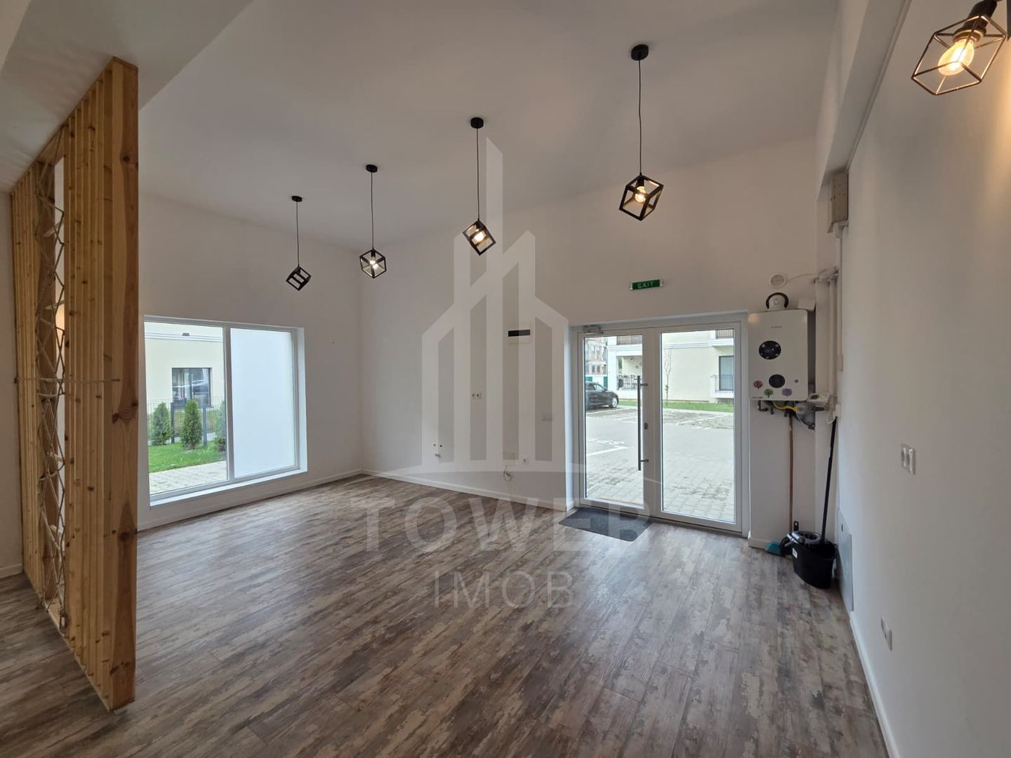 Spațiu de birou cu terasa de 80 mp de vânzare în Șelimbăr . - Poză 3