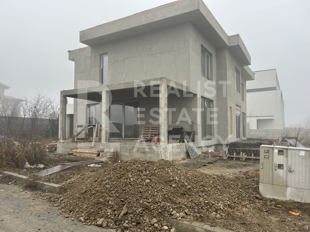 Casă P+1, 315 m² utili | Teren 1.300 m² | Pe malul lacului Ostratu - Poză 5