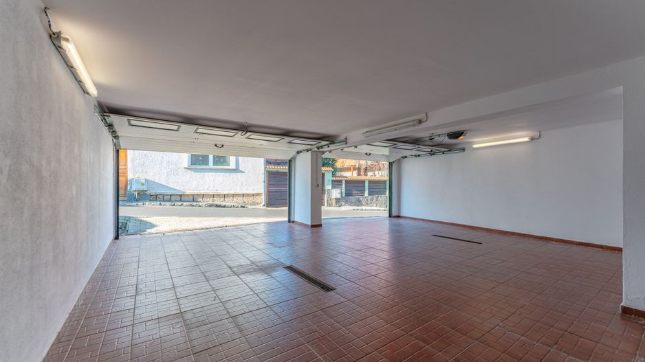 Casă modernă cu garaj și 4 dormitoare, aproape de Piața Sfatului - Poză 14