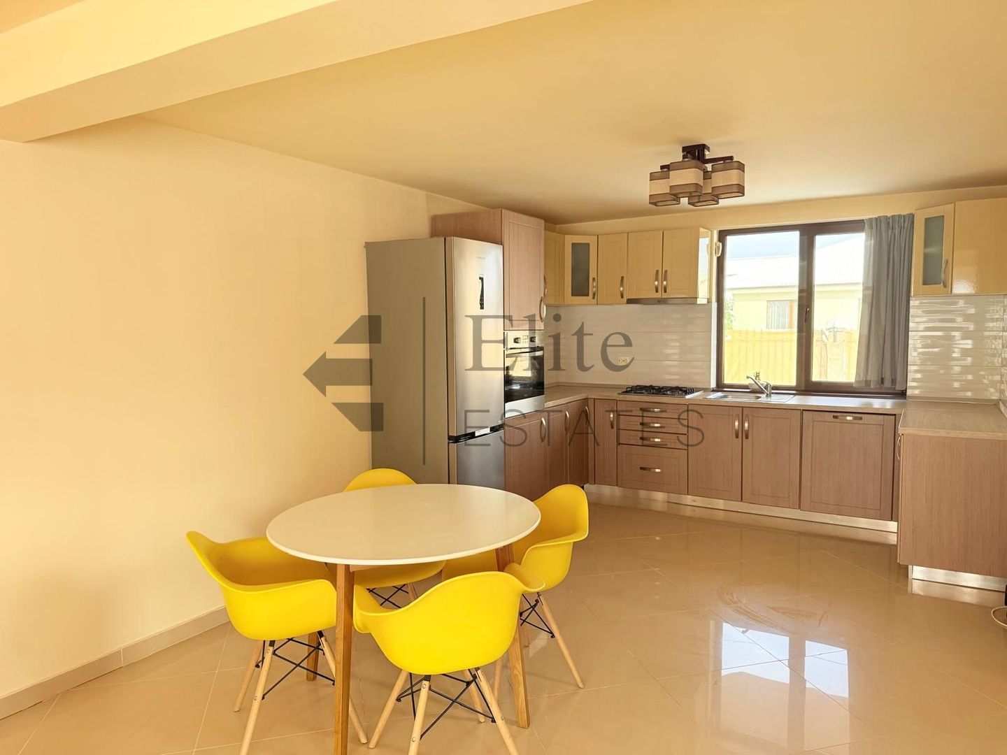 Casa de inchiriat cu 4 camere in Grigorescu - Poză 2