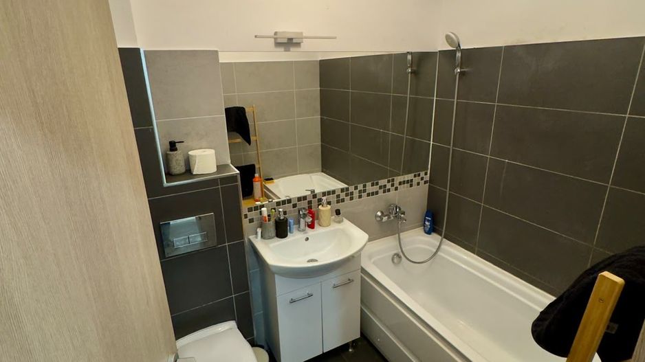 3 camere Semidecomandat | 2 bai | Parcare | Mobilat Utilat | Curte - Poză 13